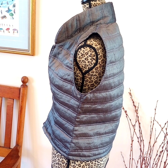 Wild, Ladies, Puffer Vest Size:M Color: Silver - Picture 2 of 9